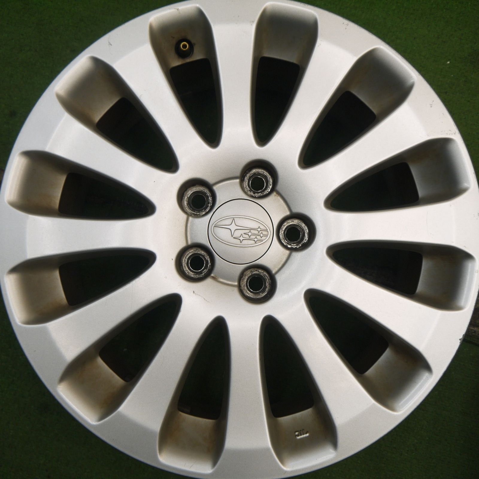 や*ち様 日*産様 スバル純正アルミホイール 16x7J PCD5H/100オフ スバル純正アルミホイール 16x7J PCD5H/100オフセット+50 - メルカリ