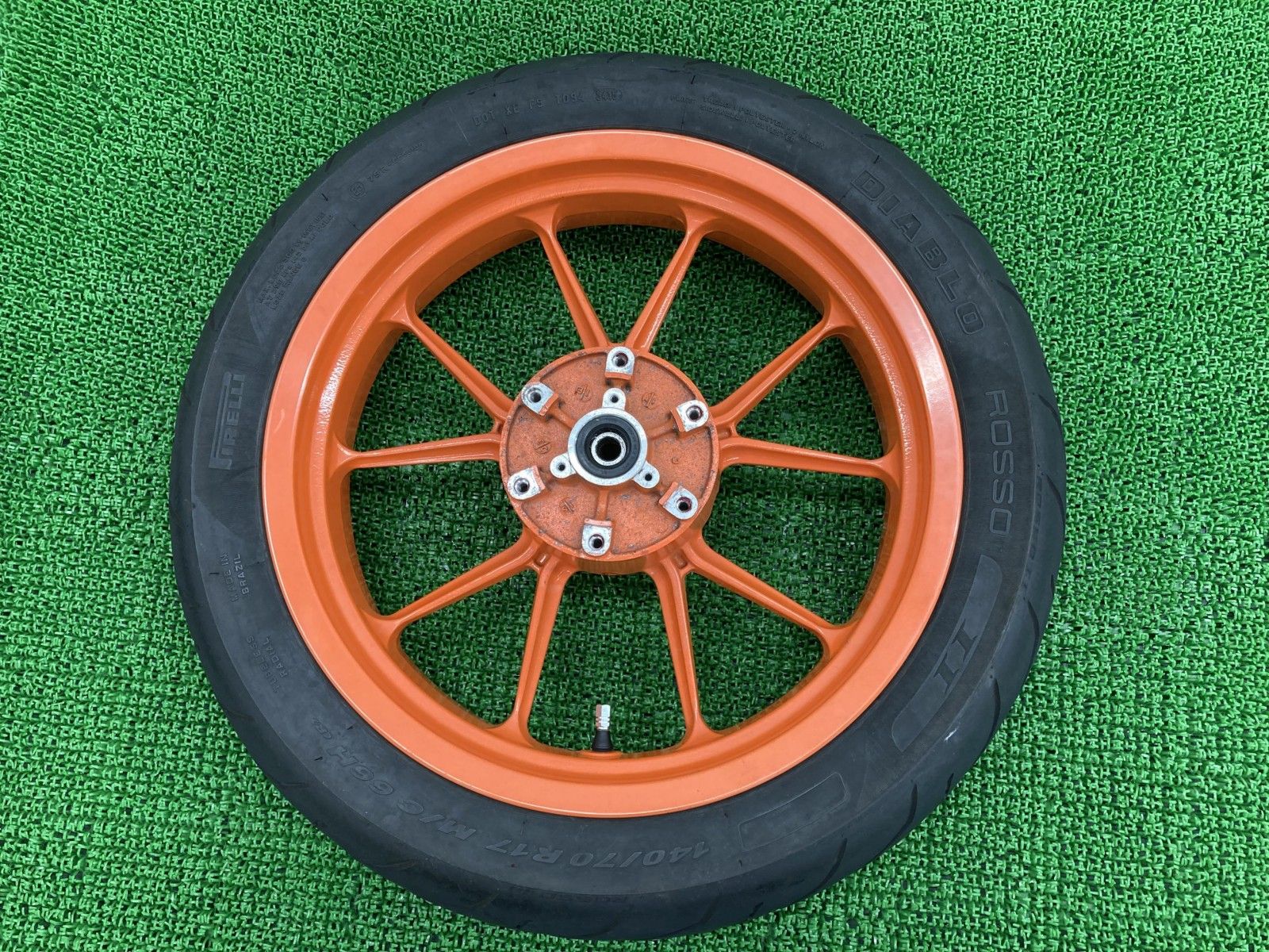 RC390 リアホイール VBKJYJ407HC269*** KTM 純正 バイク 部品 コンディション良好 曲がり無し 品薄 希少品 車検 Genuine 【中古】 95 RC390 リアホイール VBKJYJ407HC269*** KTM 純正 バイク 部品