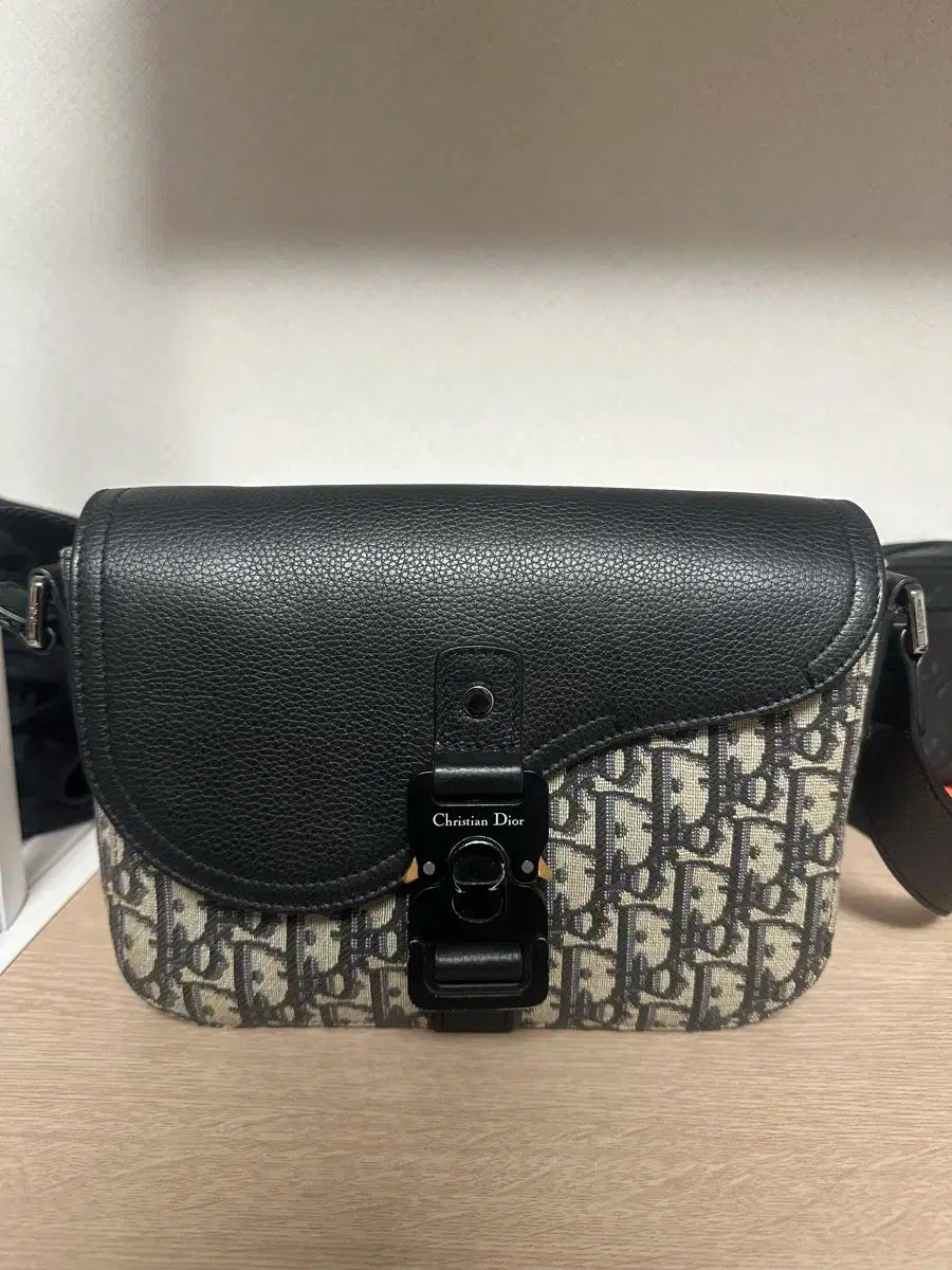 Dior ディオール サドルバッグ フラップ スモール クロスバッグ