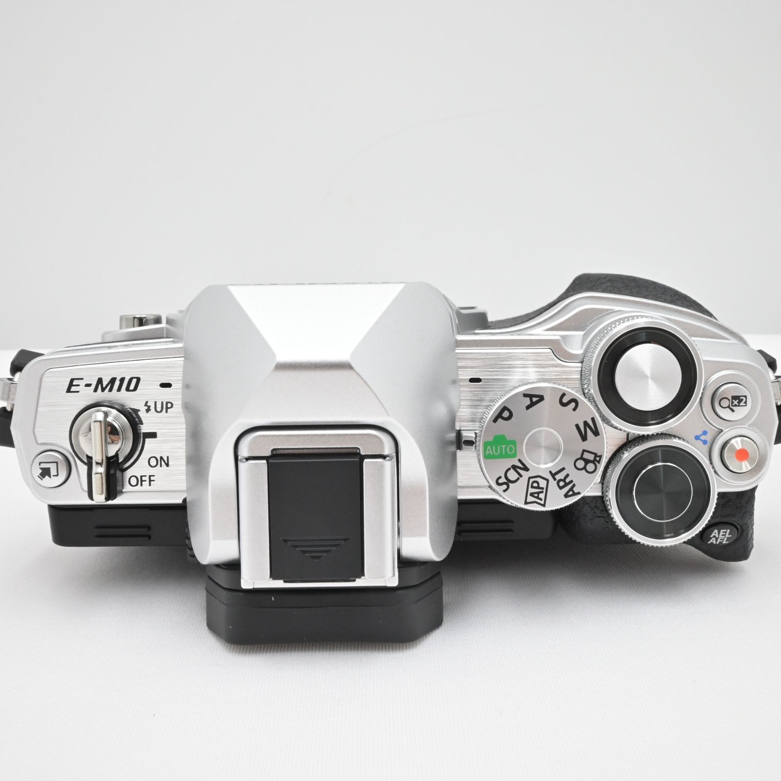 Olymposミラーレス一眼カメラ OM-D E-M10 MarkIIIシルバー 【公式通販】