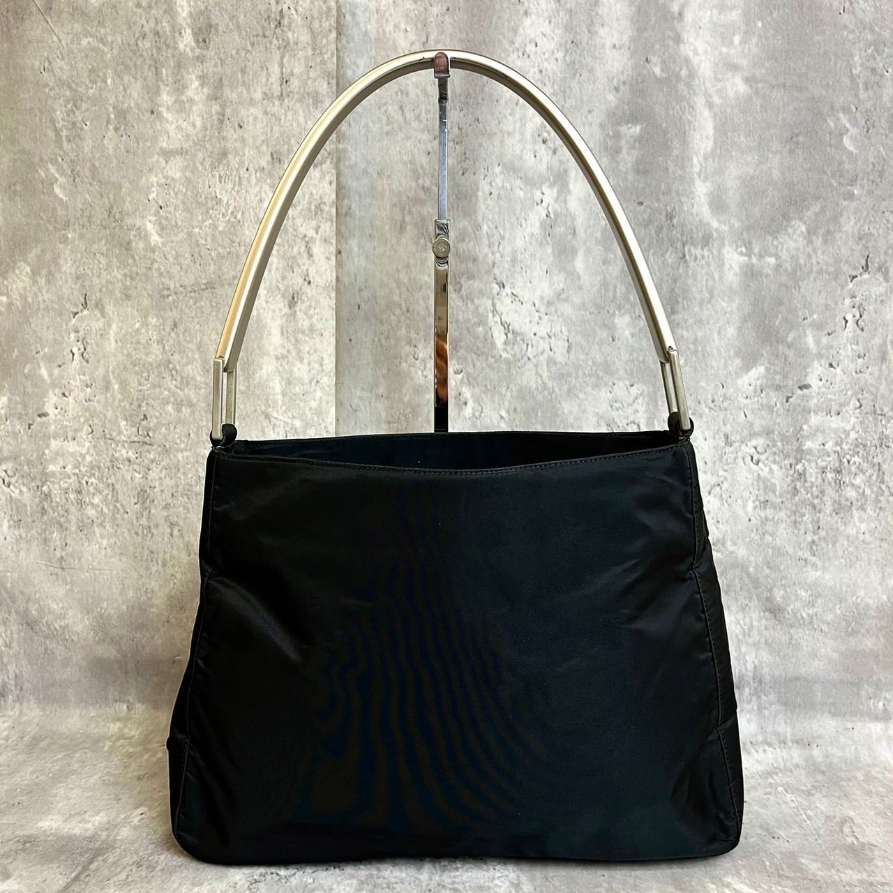 美品✨プラダ ハンドバッグ ナイロン シルバー金具 ブラック