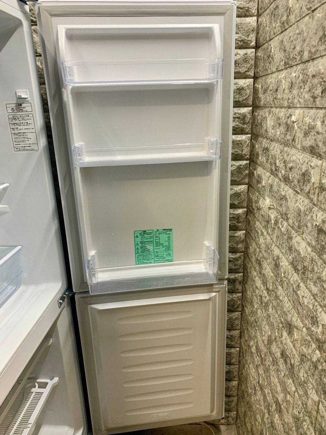 大阪送料無料★3か月保障付き★冷蔵庫★2ドア★HR-D1701W★R-648 大阪送料無料☆3か月保障付き☆冷蔵庫☆2023年☆ハイセンス☆2ドア☆HR