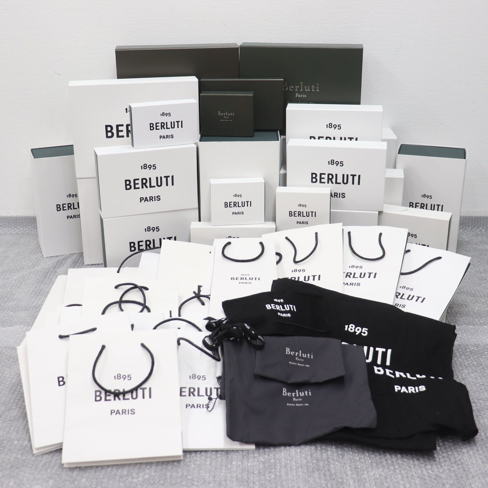 BERLUTI ベルルッティ　包装用ボックス ウッド＆レザー ウォッチボックス | ベルルッティ JP
