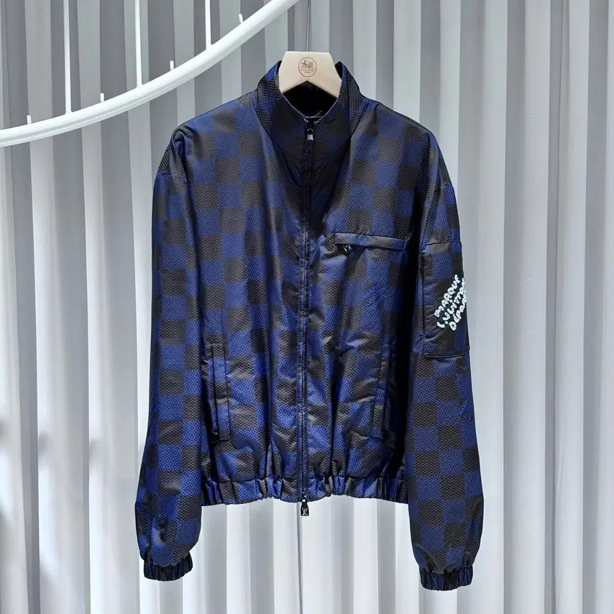 Louis Vuitton(ルイヴィトン) ファレル ダミエ ポップス ナイロン ウインドブレーカー ジャケット ／ 50