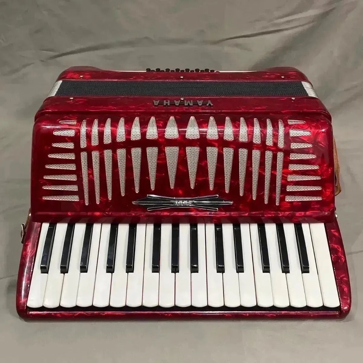 YAMAHA　ヤマハアコーディオン8905 ブルー32鍵盤　ジャンク品 yamaha_B32E.jpg