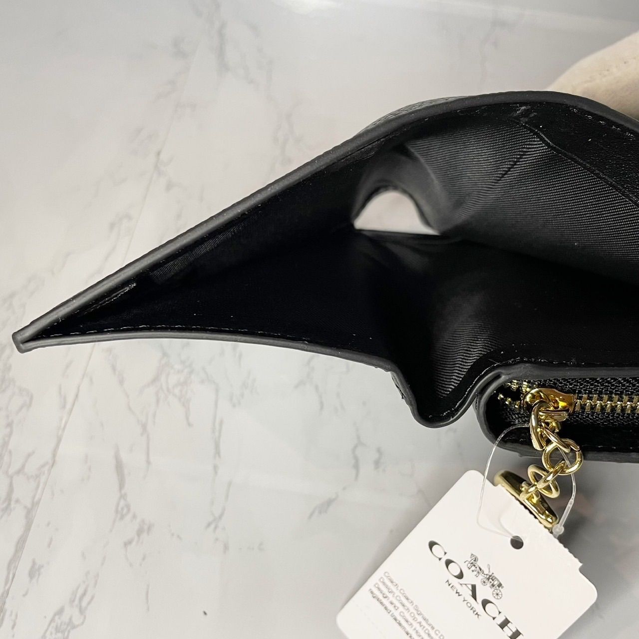 新品-未使用】COACH バスキア コラボ 二つ折り財布 ブラック - Miki