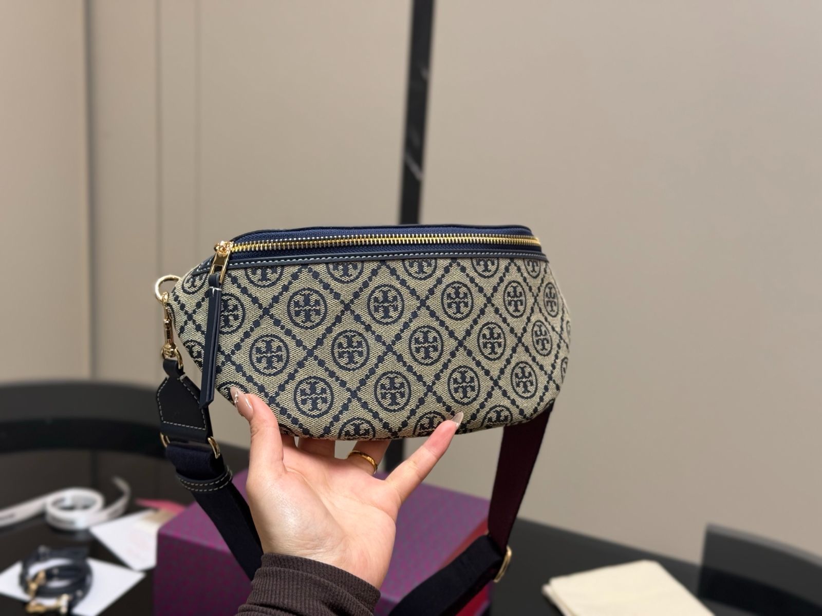 今日特価】Tory Burch Underarm/Chest Bag トーリーバーチ