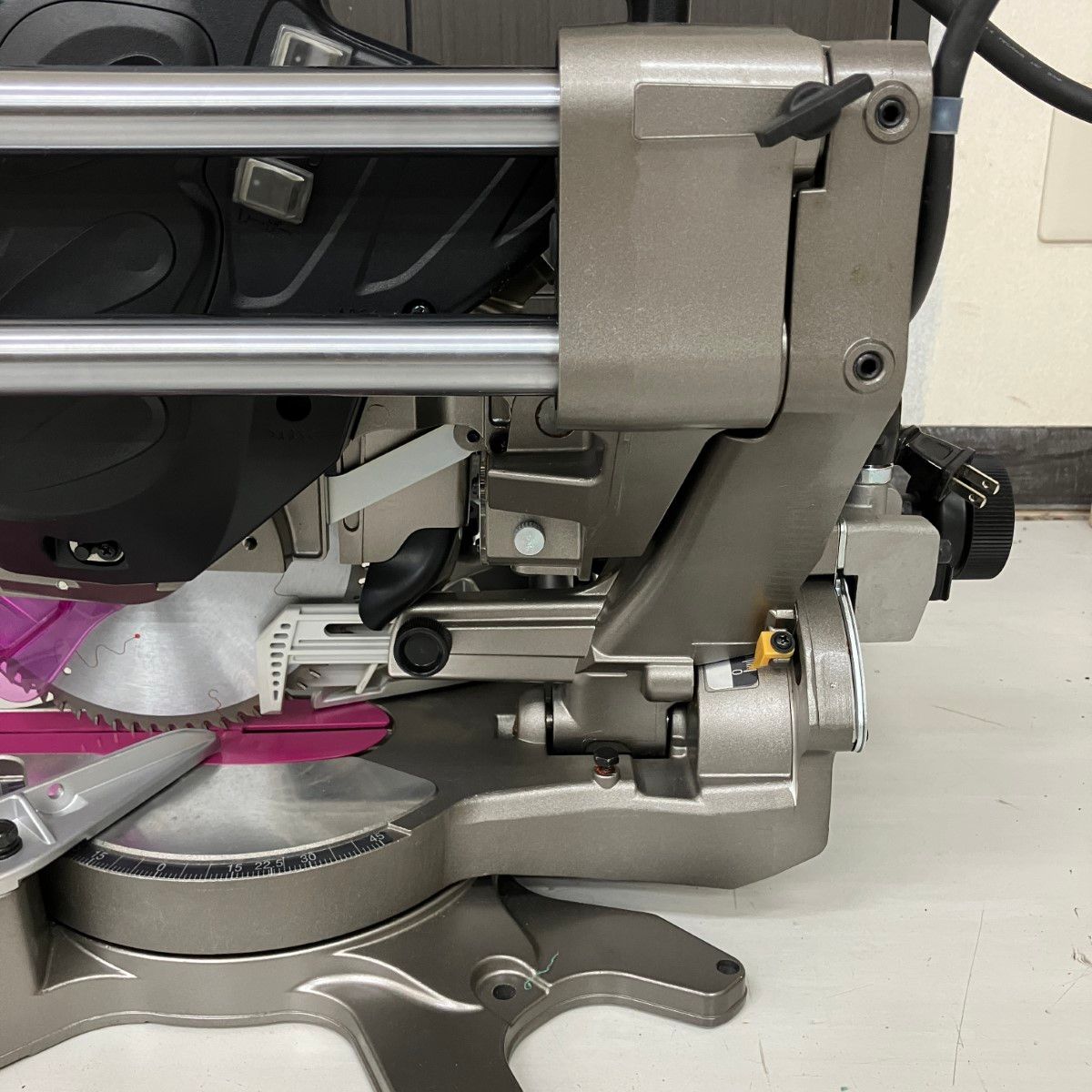 スライド丸のこ