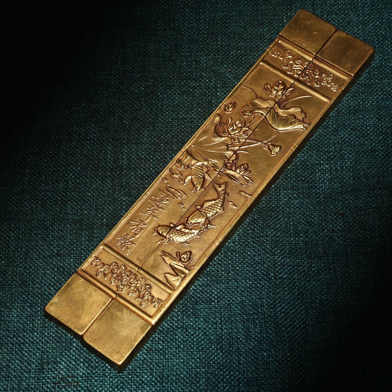 旧家蔵出し 銅製 金鍍 浮彫 鏨刻 文鎮 文房具 書道品 供養品 古美術品 