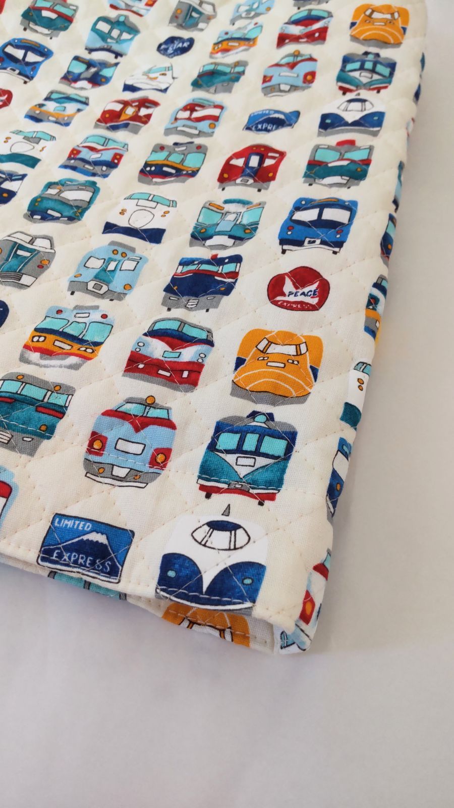 電車柄　防災頭巾カバー 33×33サイズ☆*。電車、新幹線 座布団タイプの防災頭巾カバー