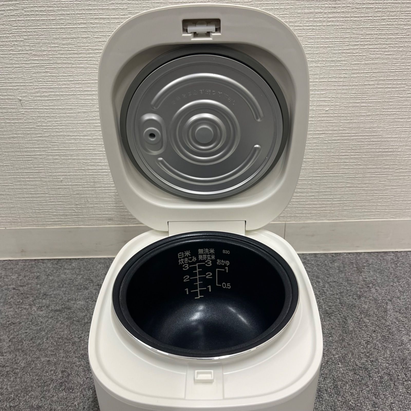NPA】2020年製 無印良品 しゃもじ置き付き炊飯器・3合 MJ-RC3A2 - メルカリ