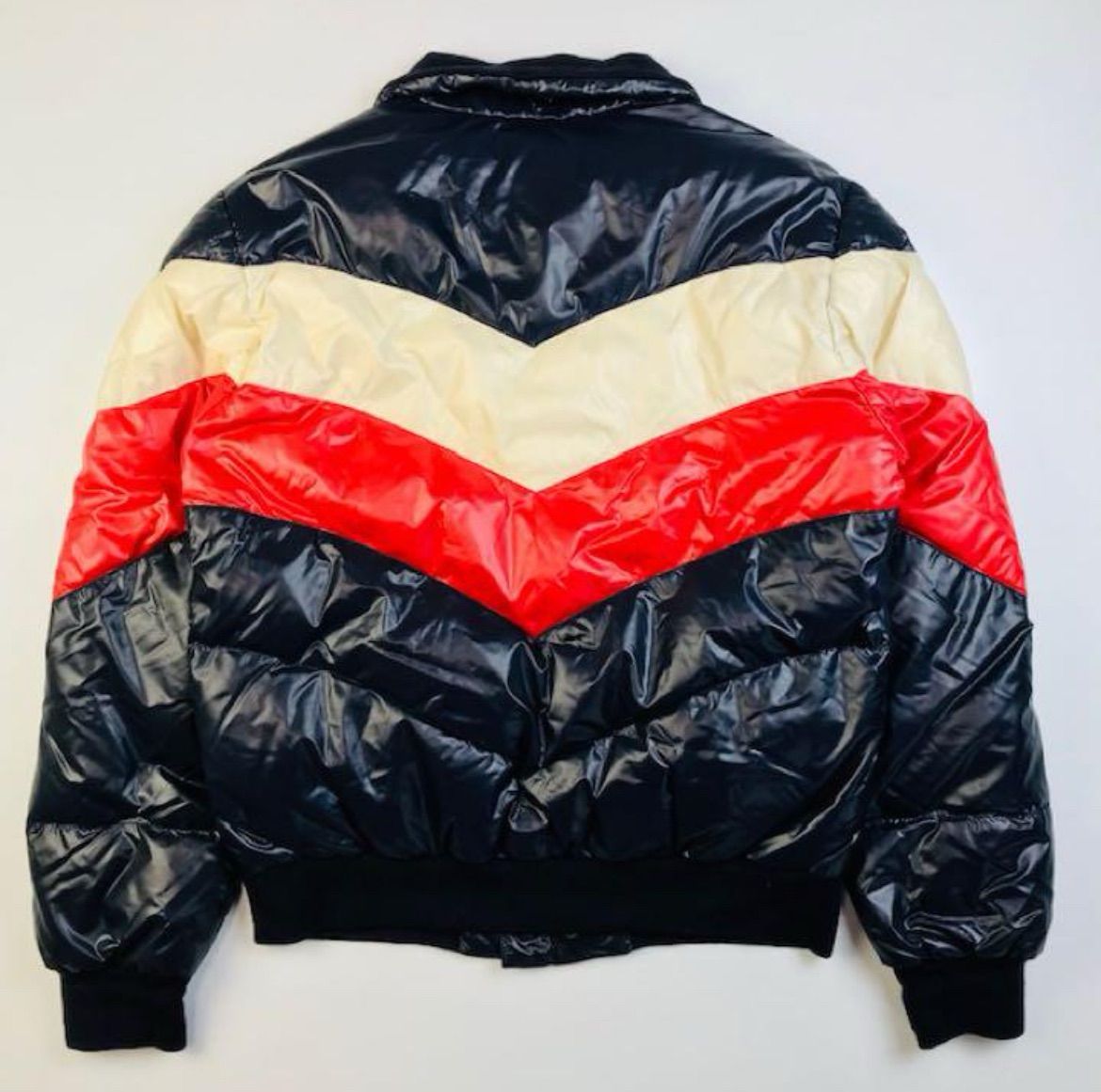 MONCLER☆モンクレール・CHINE メンズ ブランドアイコンワッペン付き 