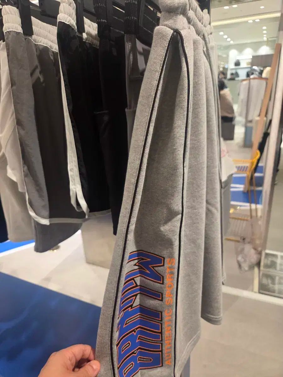 BORN TO WIN サイドカラースキーム バミューダパンツ これは です