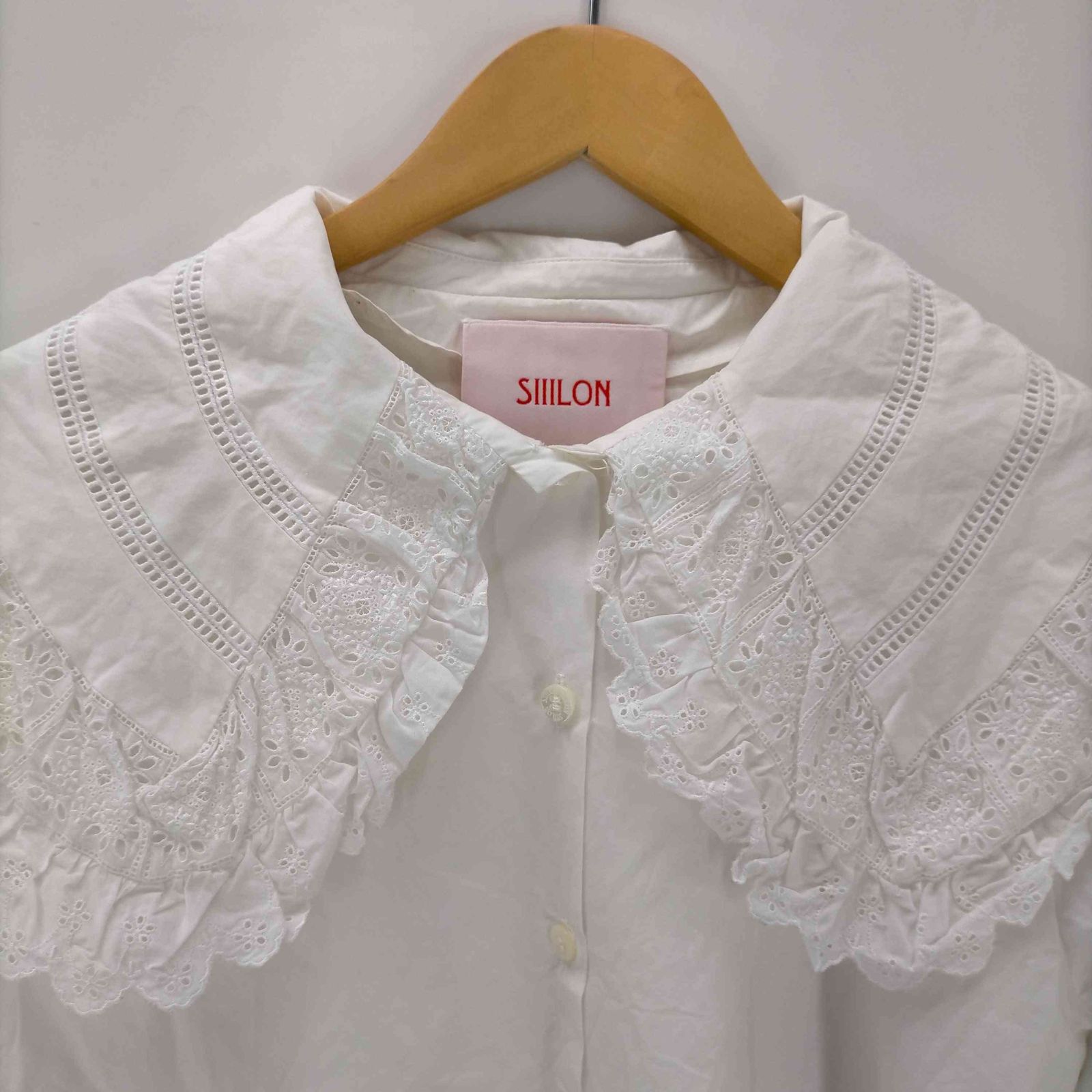 SIIILON - ※週末限定価格　siiilon フリル ブラウス SIIILON - ※週末限定価格 siiilon フリル ブラウスの通販 by
