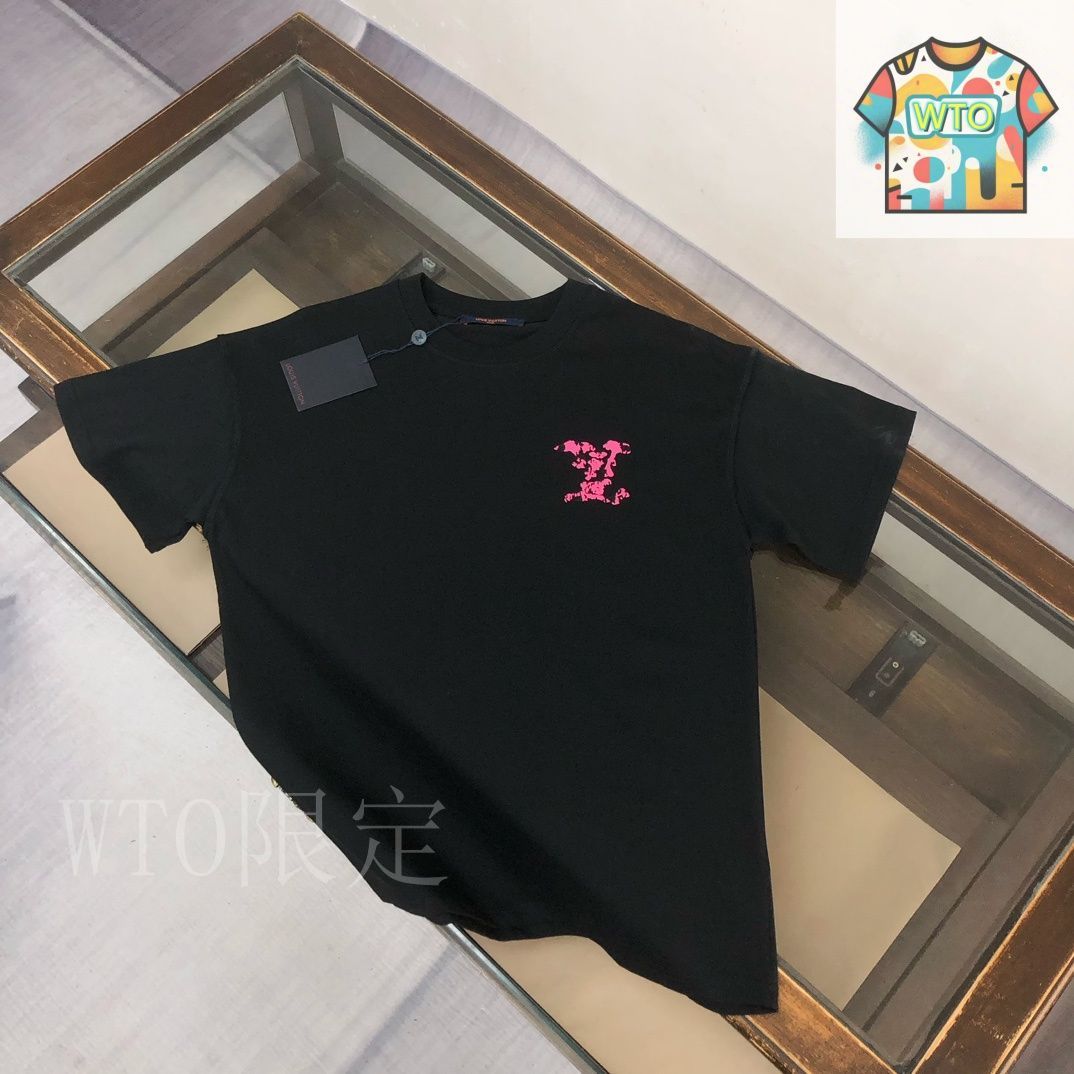 【25SS/男女問わず◎】LouisVuitton Tシャツ 今日特価】Louis Vuitton 25SS 男女共通 前後ベロアップ印刷ロゴ