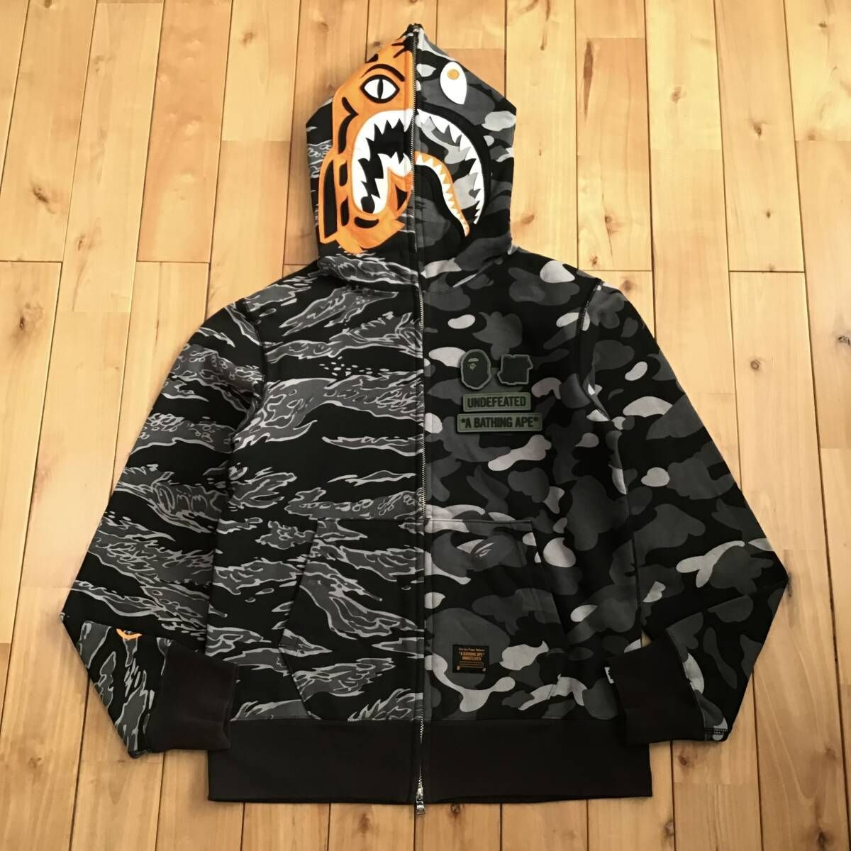 Undefeated × BAPE タイガー シャーク パーカー Mサイズ tiger shark full zip hoodie a bathing ape エイプ ベイプ 迷彩