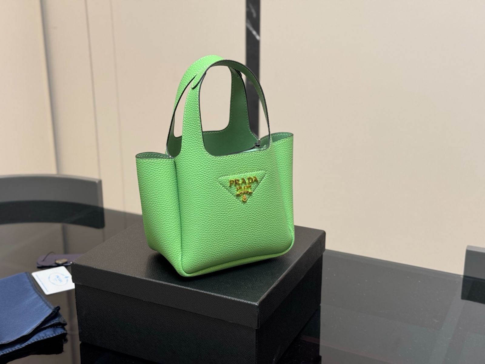 PRADA　レザートートバッグ　 深緑色 PRADA レザートートバッグ 深緑色