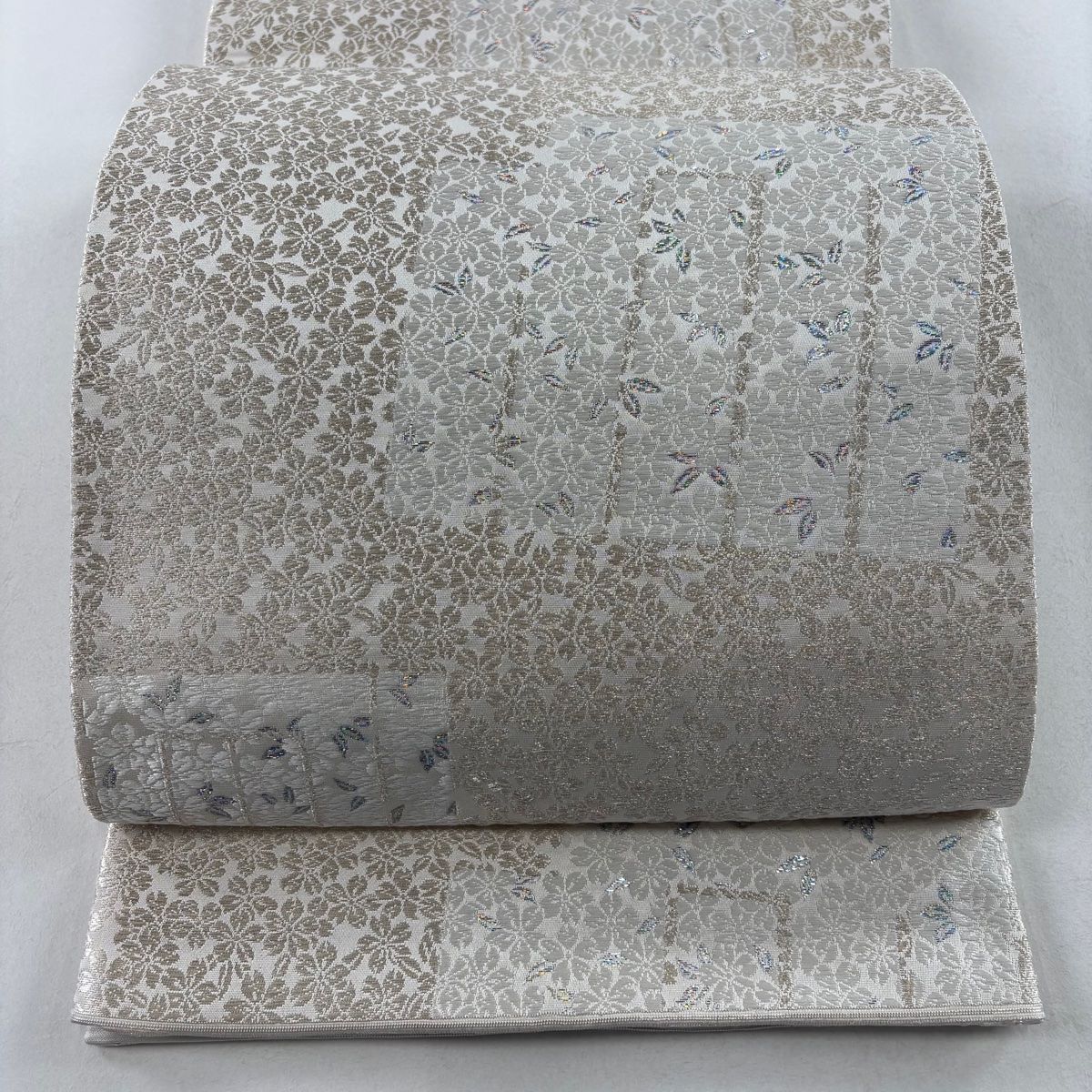 袋帯 名品 源氏香 草花 箔 銀糸 白 六通 正絹