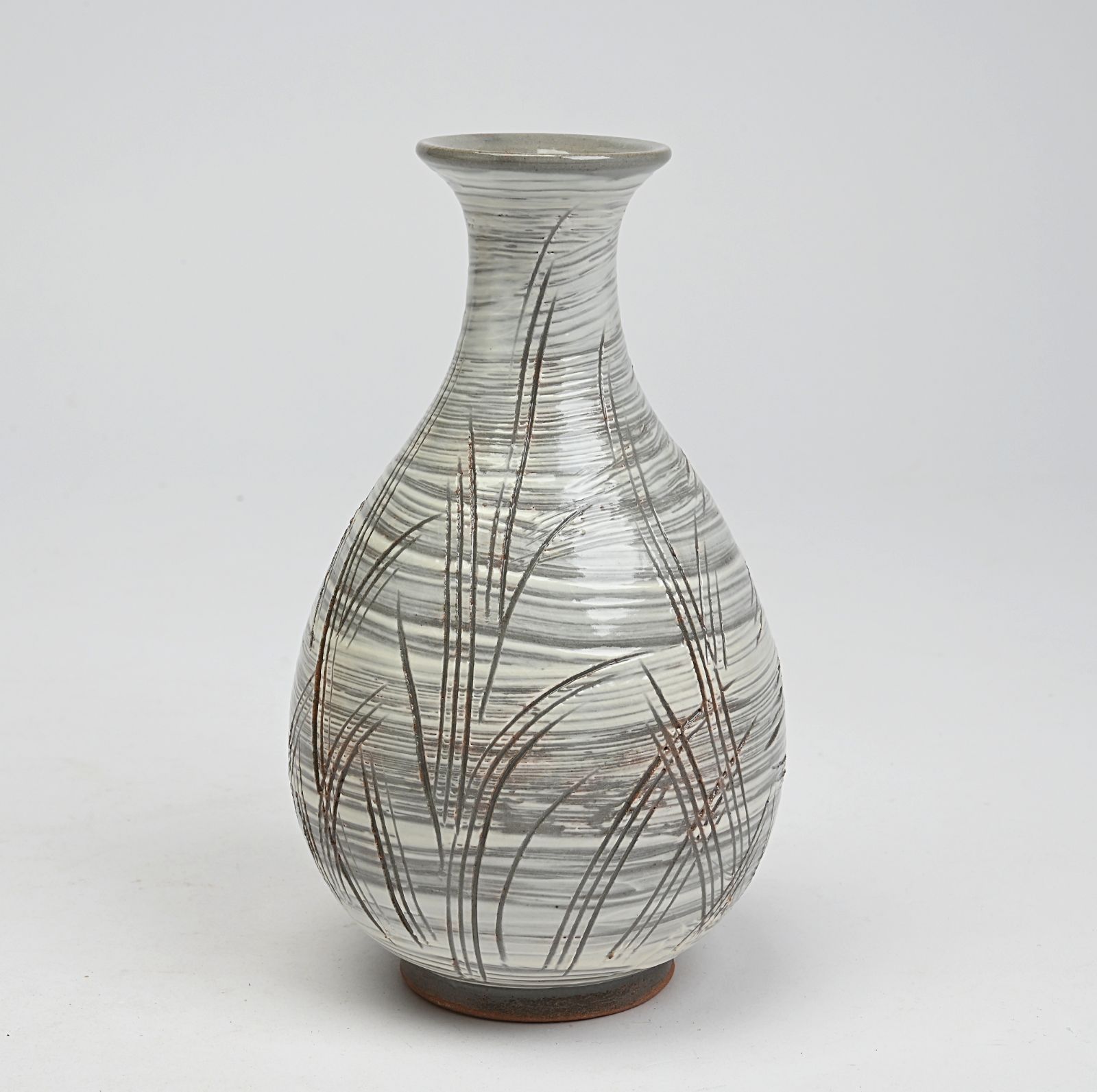 永楽善五郎 草之絵刻 花入 十六代 永楽善五郎 (即全) 造 刷毛目草之絵彫 花入 共箱 茶道具