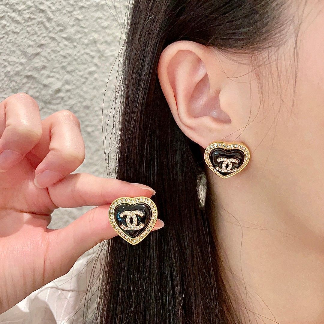 今日特価】Chanel ヴィンテージ アルファベットピアス 送料無料