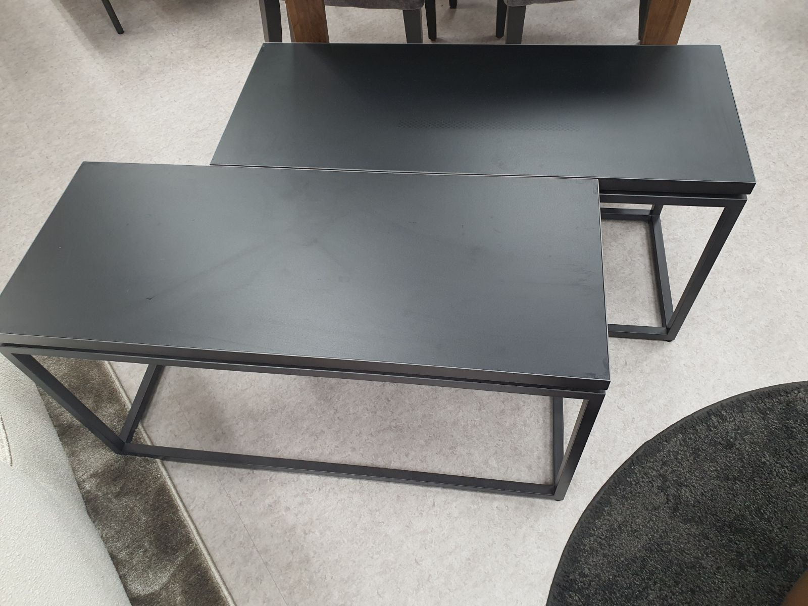 スチール製オリジナルサイドテーブル BK MARWIL-DEMENAGEMENTS_CH