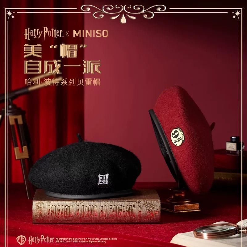 2点 HarryPotter x MINISO ハリーポッター メイソウ 中国 ベレー 帽子 モデル ホグワーツ魔法学院-校章Logo柄 9¾車駅 Logo柄 ヘッディング 57cm black red 2点