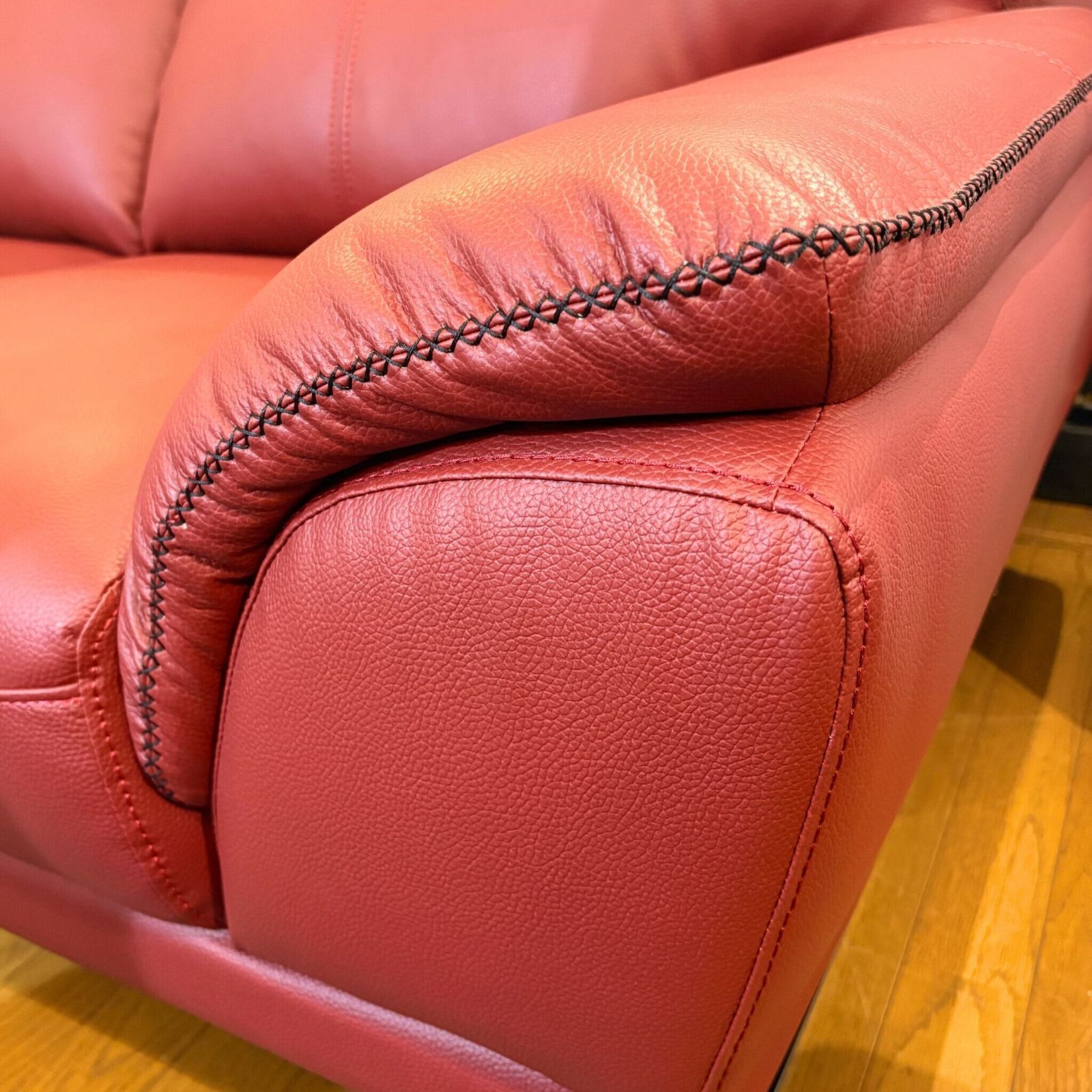 2Pソファ ミッドセンチュリースタイル レッド×ブラック ハイグレードエアレザー ステンレス脚 ARRIVO SELECT NEXPOTALLINN_EU