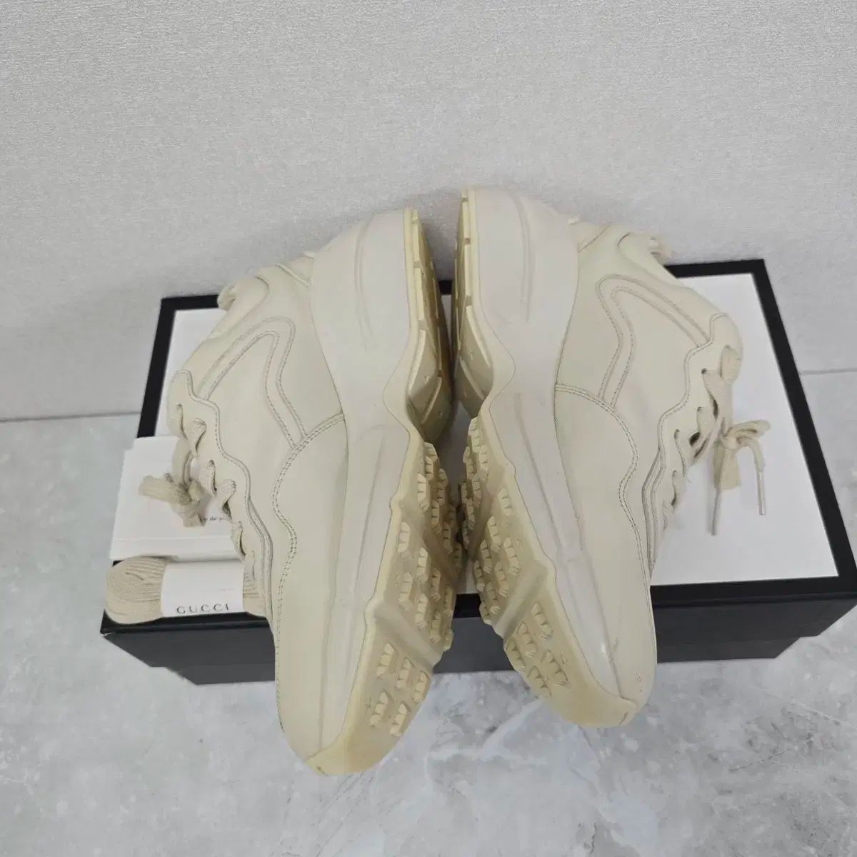 GUCCI スニーカー　グッチ　38サイズ Men's Ace sneaker with bee in white leather | GUCCI® US