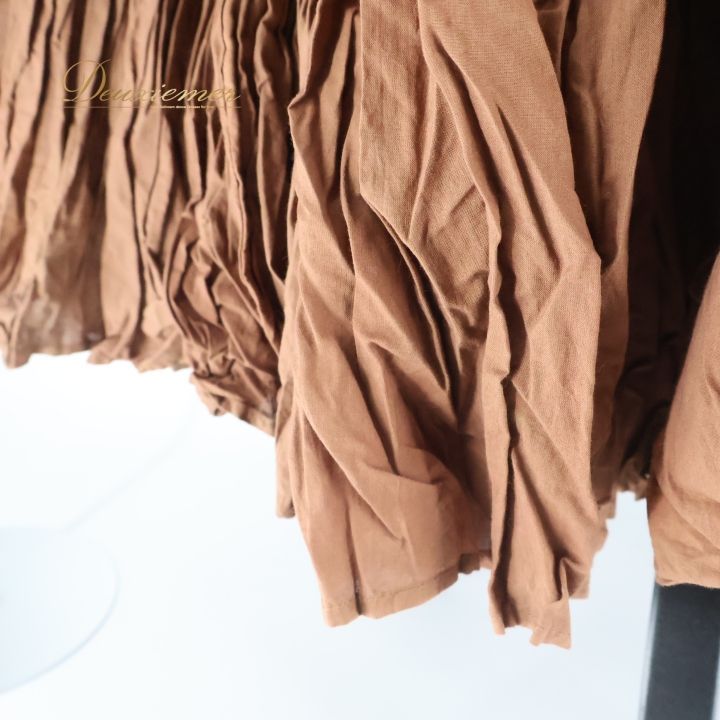 フリル 大きく広がる裾