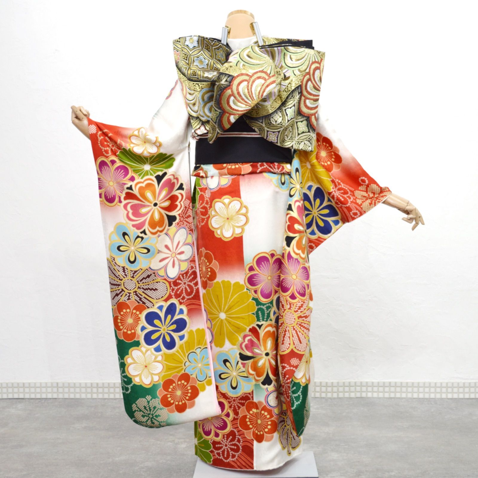 美品》正絹 振袖フルセット S〜Mサイズ 成人式 金駒刺繍 大柄 豪華