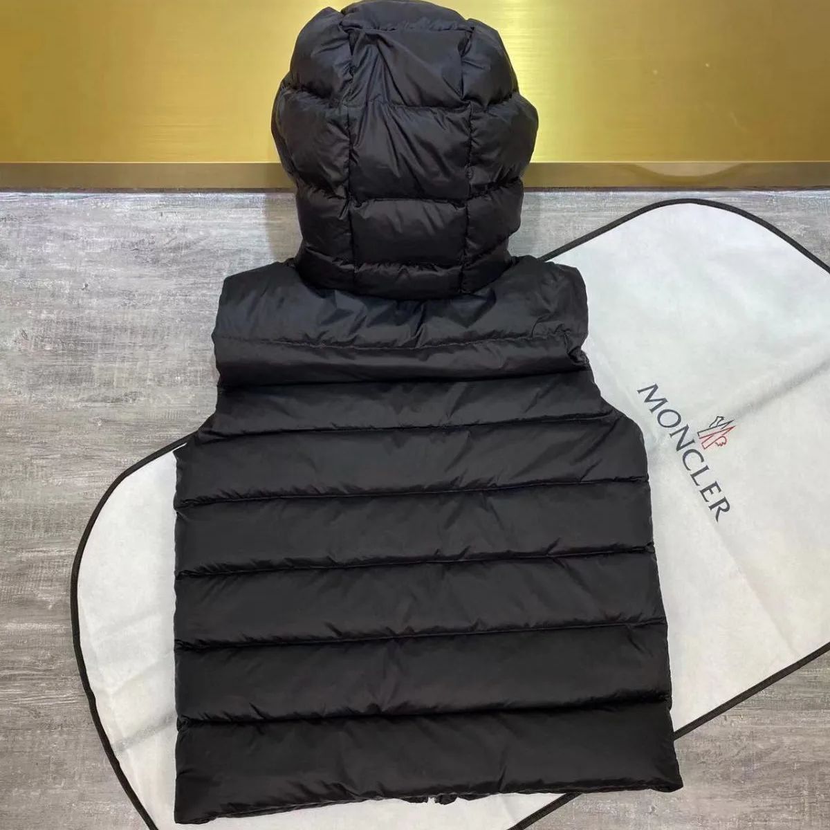 MONCLER TIBET ダウンベスト サイズ4 - メルカリ