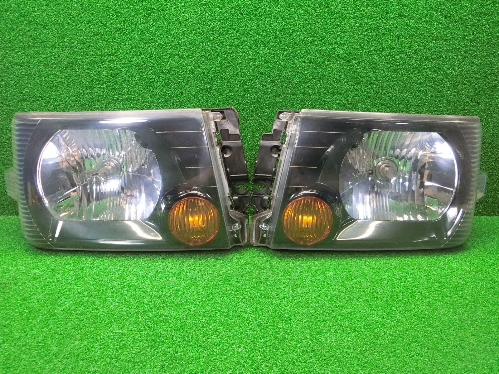 11058 三菱 ミニキャブバン U61V ヘッドライト 左右セット STANLEY P5701