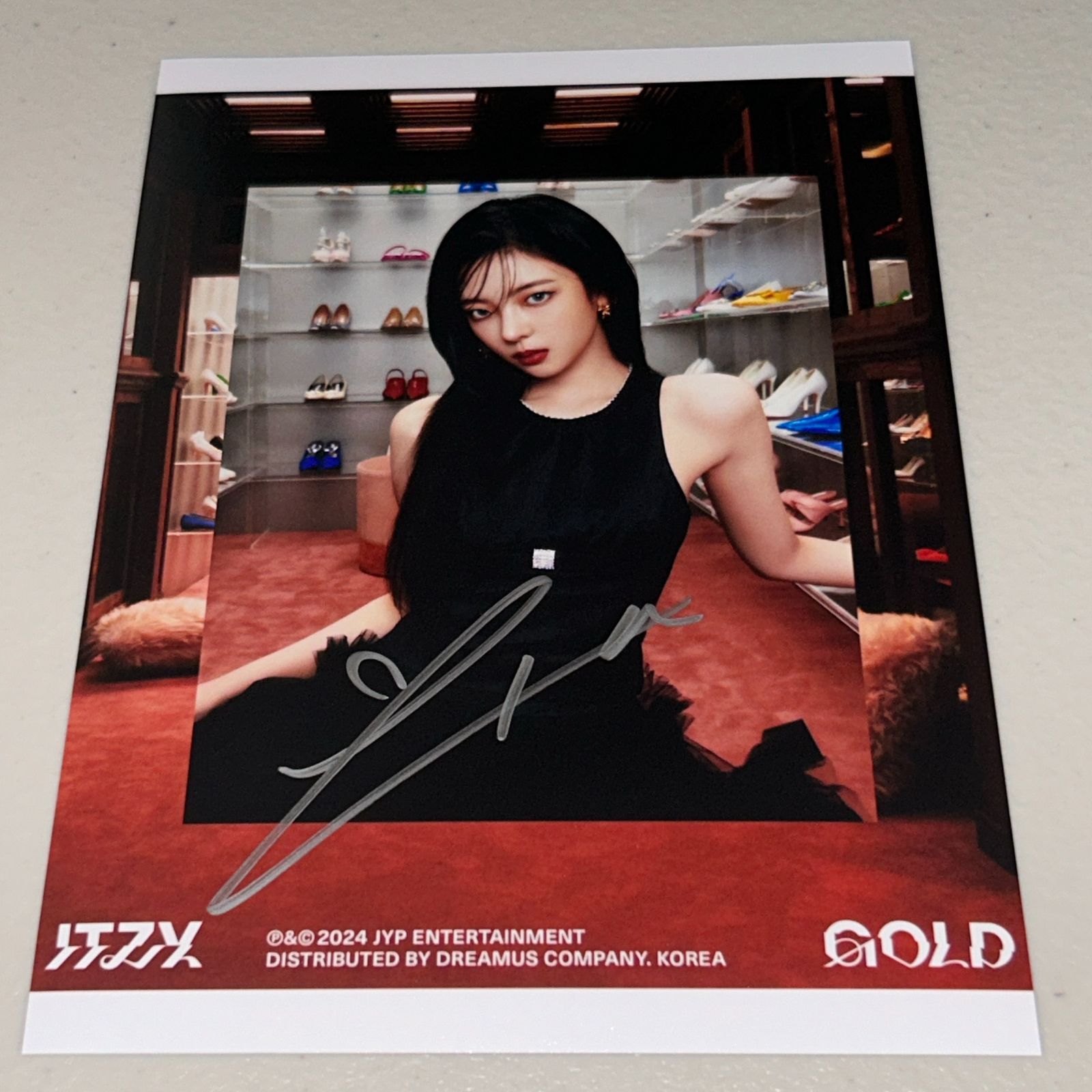 ITZY 直筆サイン「GOLD」スチール写真5枚 ITZY 直筆サイン「GOLD」スチール写真5枚 - メルカリ