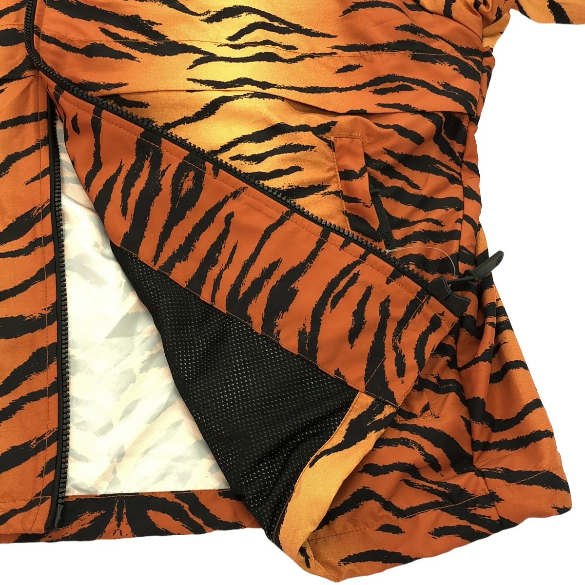 オニツカタイガー非売品ジャケットMサイズ オニツカタイガー ジャージ Mサイズ ビンテージ 虎 トラック