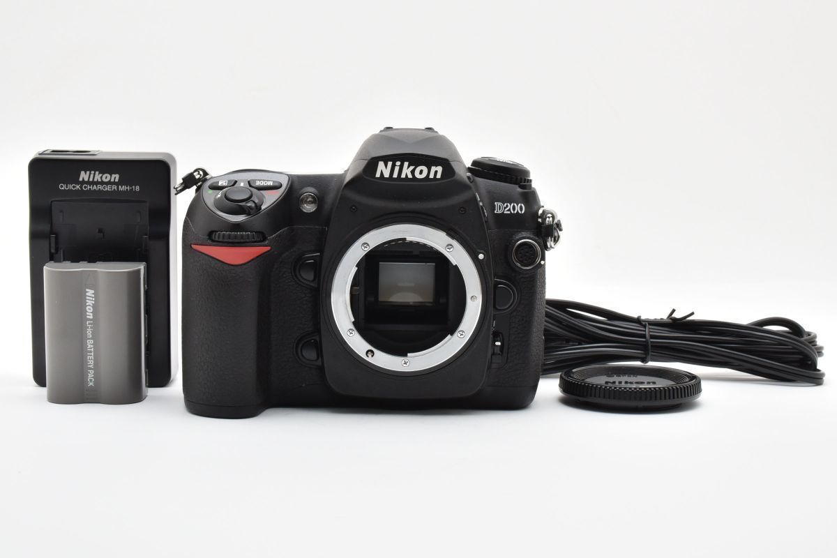 美品 NIKON ニコン D200 ショット枚数 7391枚　N M488 美品 NIKON ニコン D200 ショット枚数 7391枚 N M488
