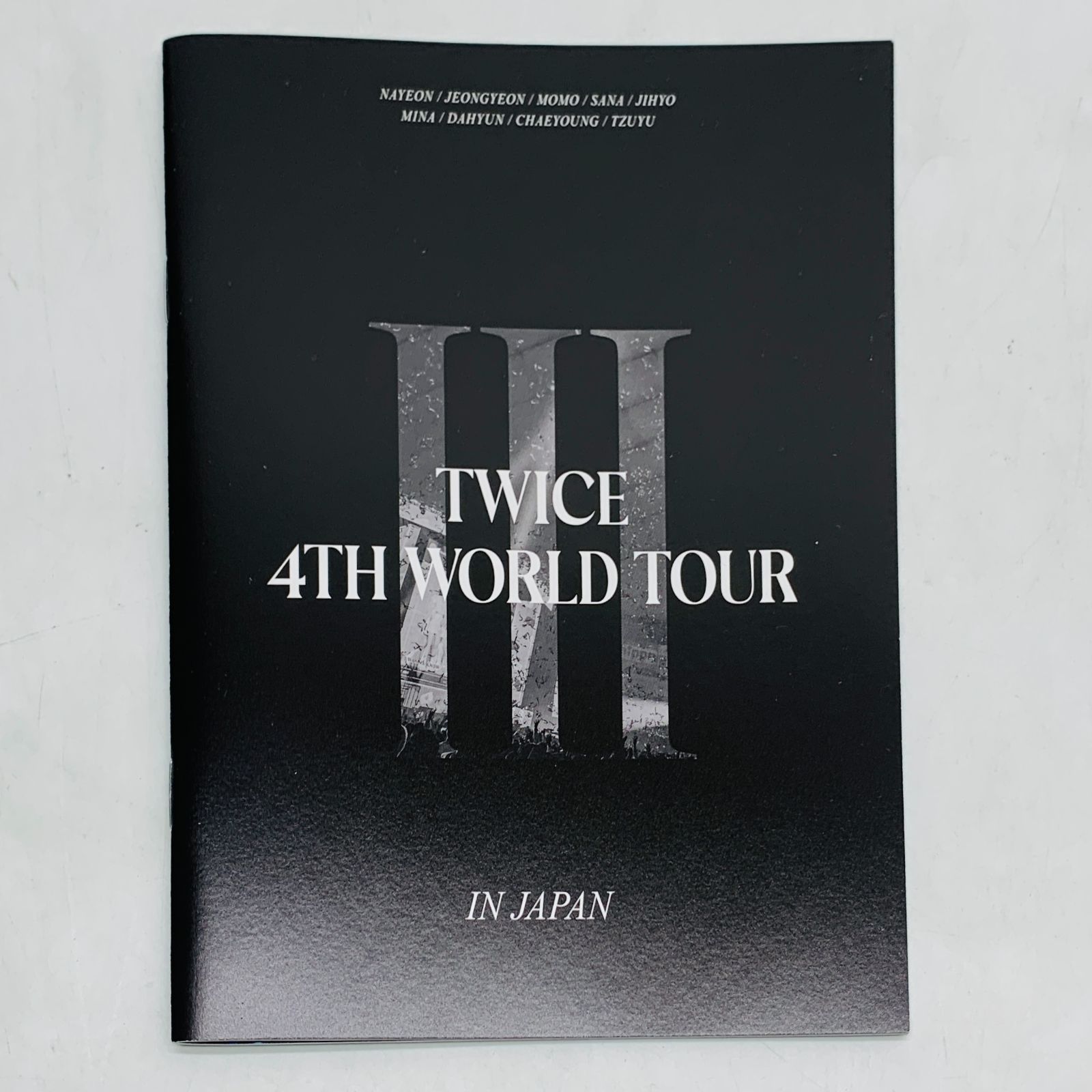 TWICE 4THWORLDTOUR‘III’INJAPAN通常盤ブルーレイ新品 TWICE 4TH WORLD TOUR III IN JAPAN Limited Blu-ray Photobook