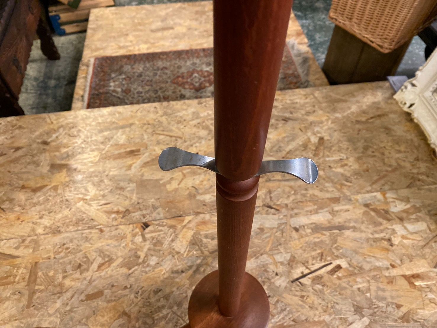 ウッドスーツハンガー ラック ブラウン○E073A072 - メルカリ