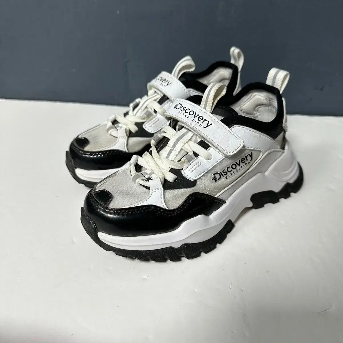 【雷市場（ポンジャン）商品韓国直送】 180 DISCOVERY キッズ バックル スニーカー
