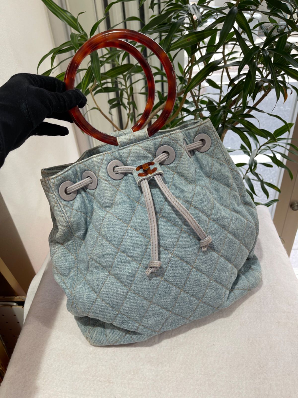 美品】CHANEL シャネル マトラッセ べっ甲 巾着型ハンドバッグ デニム×レザー ライトブルー シルバー金具 ヴィンテージ 中古 ショルダーバッグ  トートバッグ レディース 女性用 ブランド 青 カーフ 希少 レア プレゼント ギフト バック - メルカリ