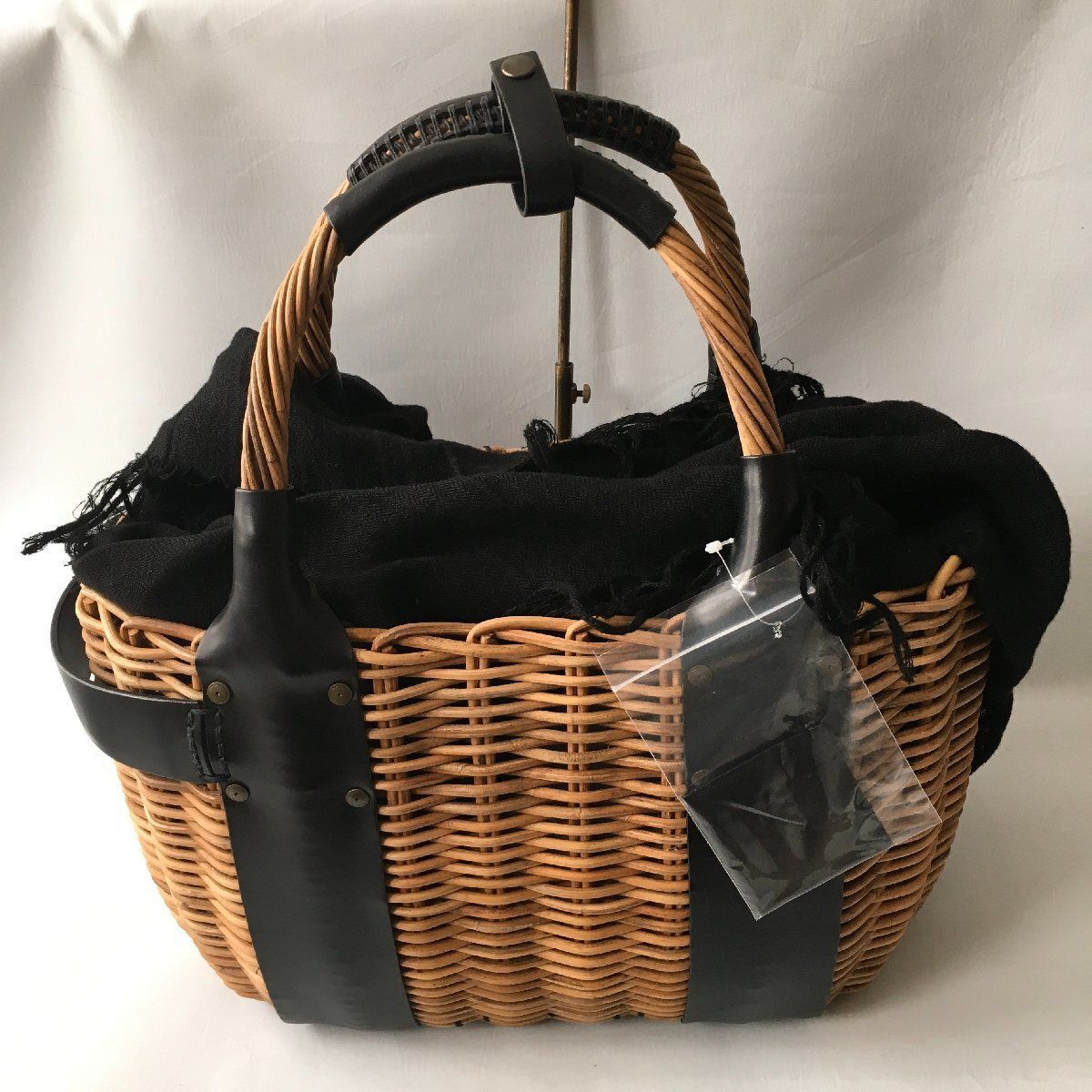 美品 ebagos (エバゴス) 完売 　　ブライドルレザー　紅藤 カゴ バッグ 美品 ebagos (エバゴス) 完売 ブライドルレザー 紅藤 カゴ