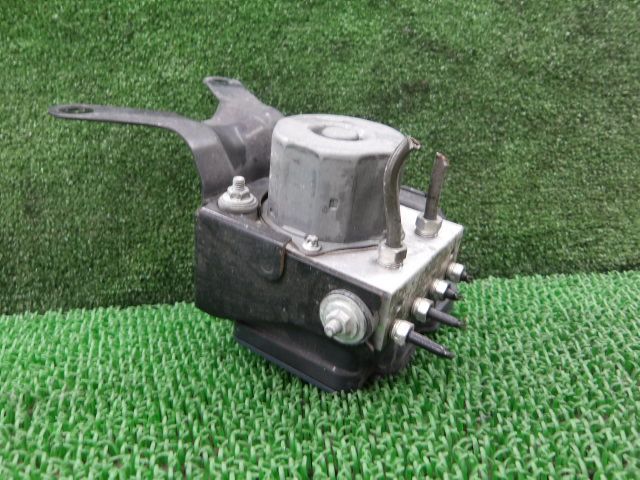 4FQ6599 BHU5 トヨタ ヴォクシー ZRR80W 前期型 ZS ABSアクチュエーター