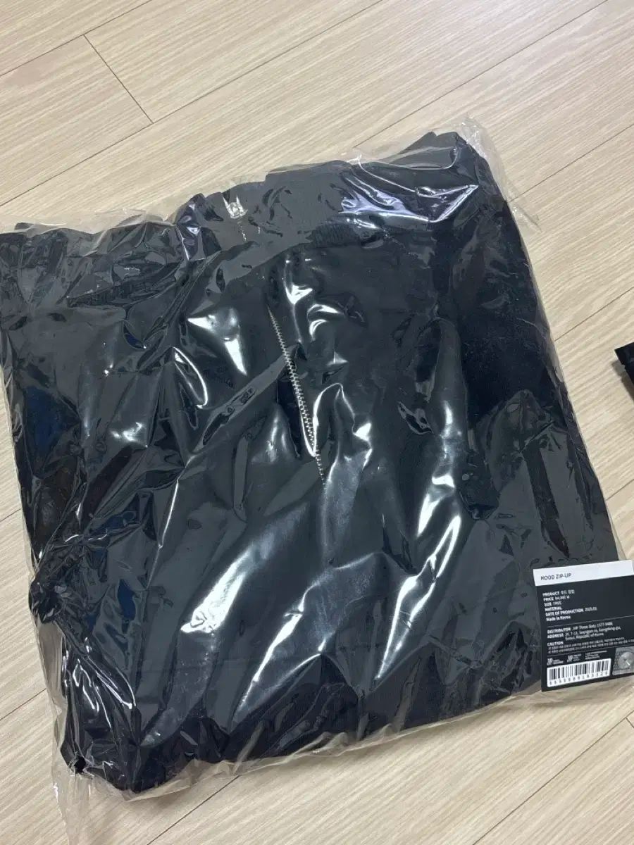 エクディズ リップアンドポール フーディジップ