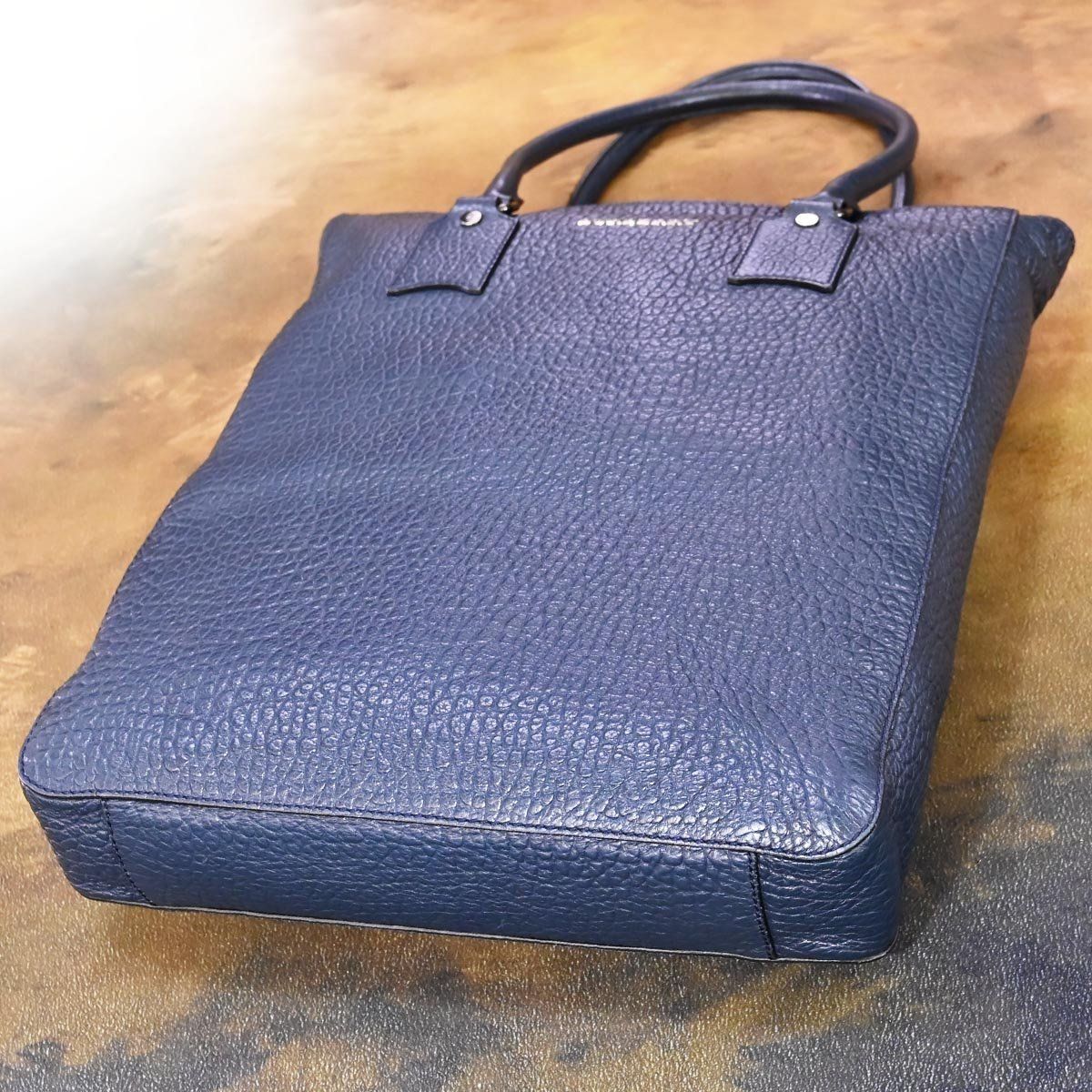 BURBERRY 書類カバンと縦型トートバック