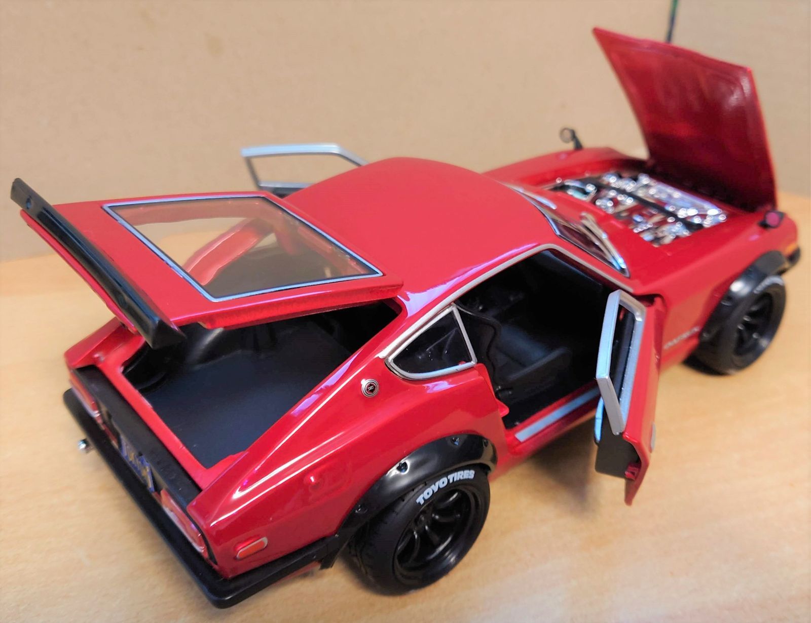 1/18日産（ダットサン）フェアレディ 240Z 1971 メタリックレッド ダイ