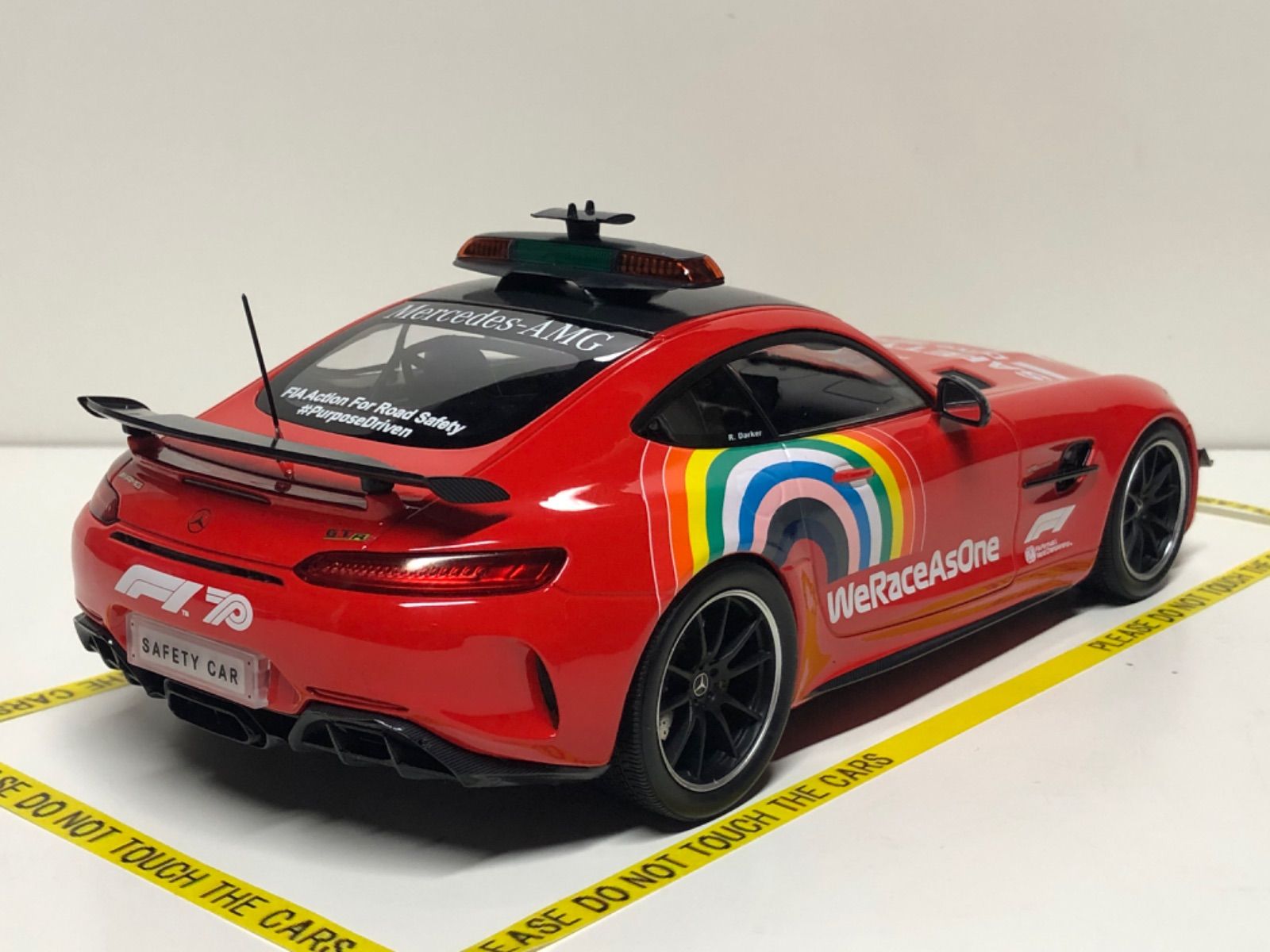 1/18 メルセデス ベンツ AMG GTR F1セーフティーカー レッド - メルカリ