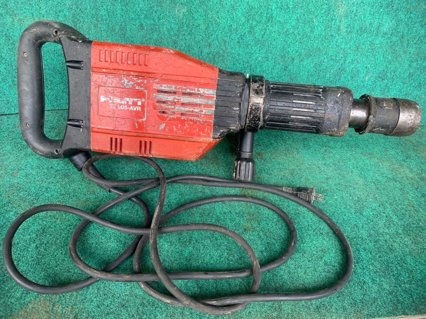  埼玉県発 HILTI ヒルティ TE 905 AVR 電動ハンマ ケース付 工具箱 ワークベンチ 電動ハンマー 電動工具 エア工具