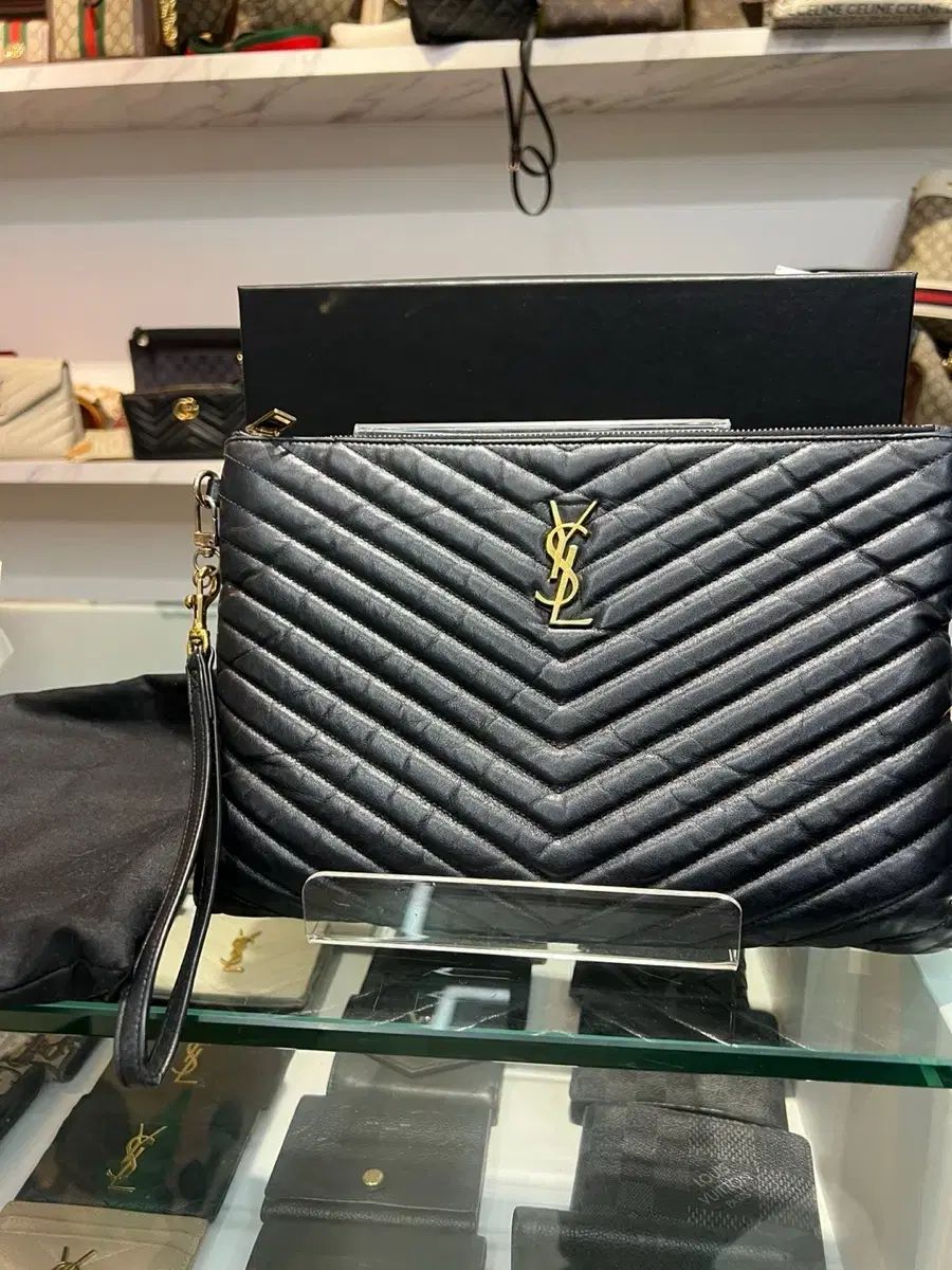 M YVES SAINT LAURENT イヴ サンローラン モノグラム マトラッセ クラッチバッグ ブラック 金具