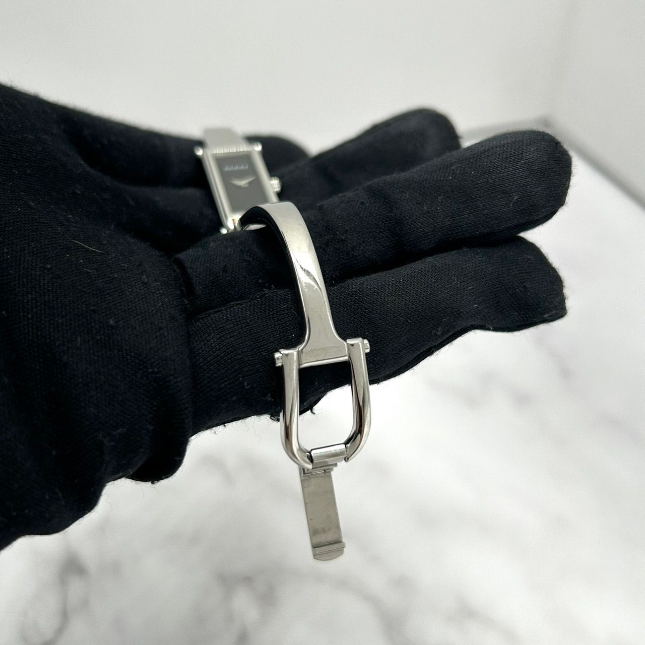 【稼働品】グッチGUCCI 1500Lバングル黒文字盤レディース腕時計 GUCCI】グッチ 時計 '1500L バングルウォッチ' ブラック文字盤