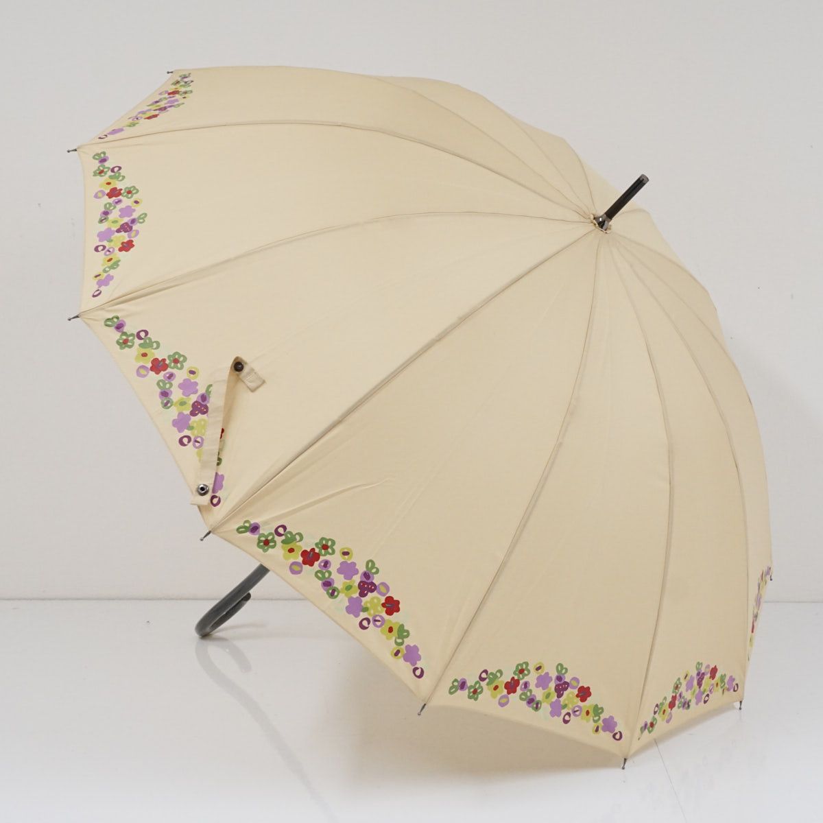 新品 未使用 シビラ 長傘 ベージュ シビラ 長傘 ベージュ 赤花柄 雨傘｜Yahoo!フリマ（旧PayPayフリマ）