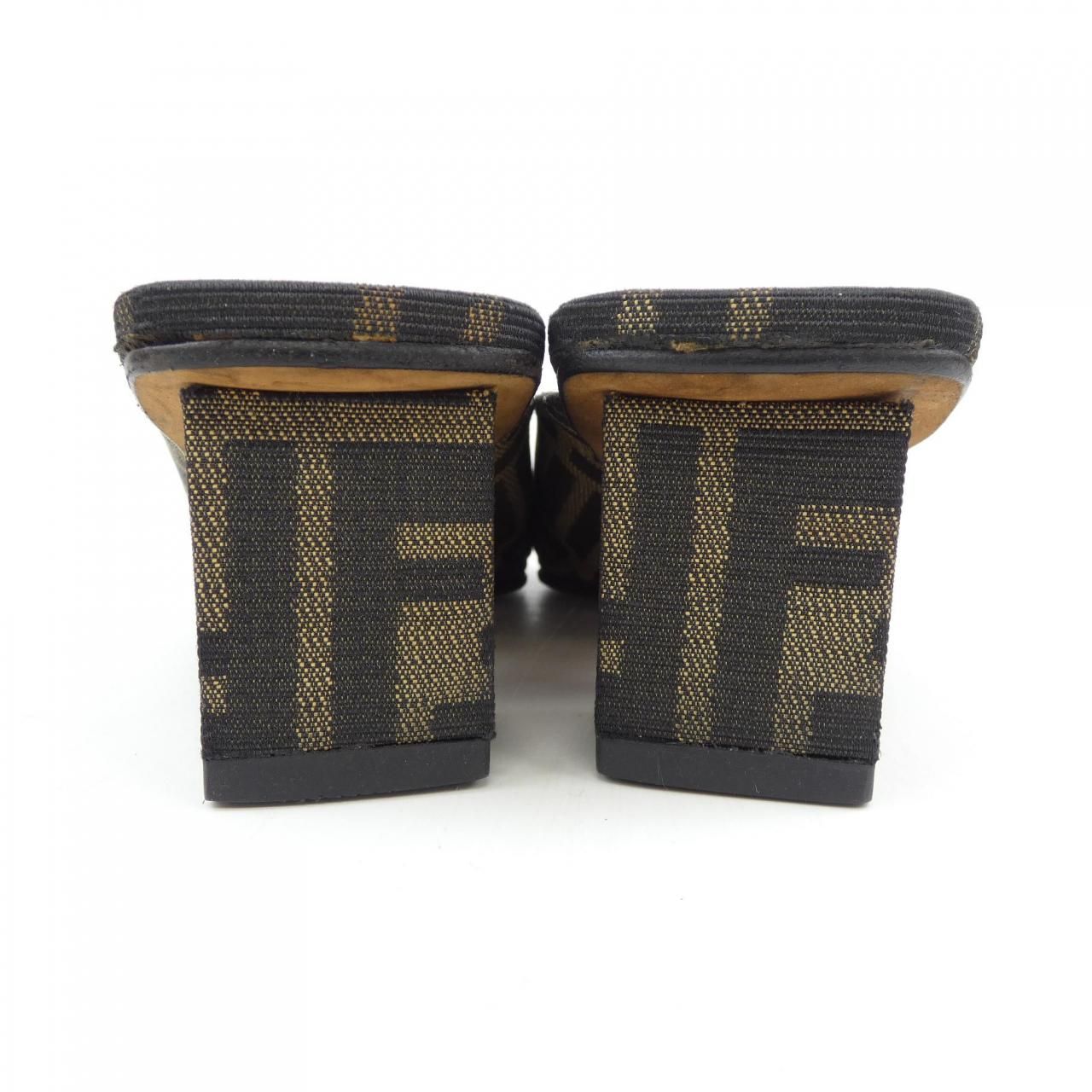 フェンディ FENDI